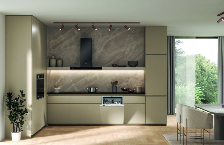 Lifestyle Frontal Open